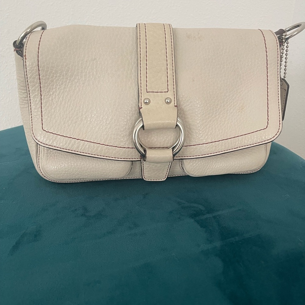 COACH Elegant Cream Leather Shoulder Bag